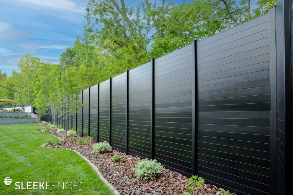 sleekfence-aluminum-fencing-privacy-fence-02-1030x687